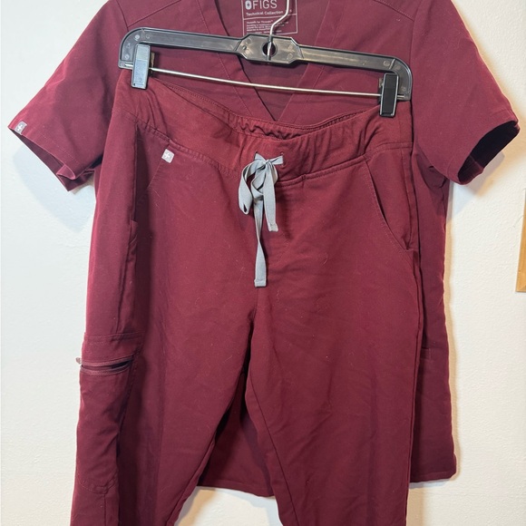 Figs Burgundy Yola Scrub Pants Petite - Picture 2 of 10